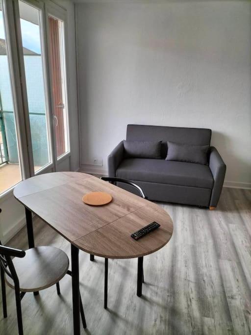 Appartement Avec Balcon Et Parking Prive Roanne Extérieur photo