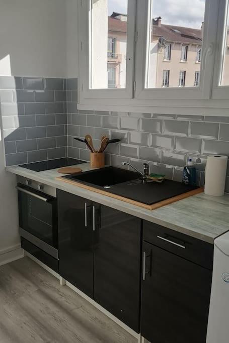 Appartement Avec Balcon Et Parking Prive Roanne Extérieur photo